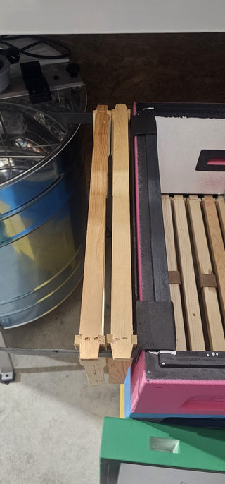 Lyson Beehive Frame Holder – Fits Langstroth and Lyson Hives